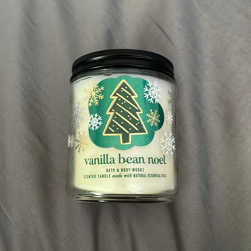 Bath and Body work vanilla bean noel candle. Brand new.